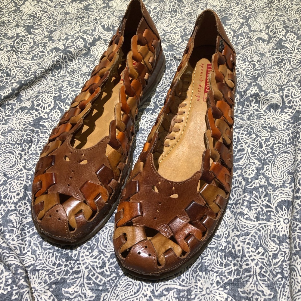 Pikolinos brown leather flats chain link 39/8.5